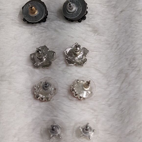 Vintage (4) Pair Bundle-Small Stud, Beaded, Rhinestone & Enamel Pierced Earrings - Picture 5 of 14